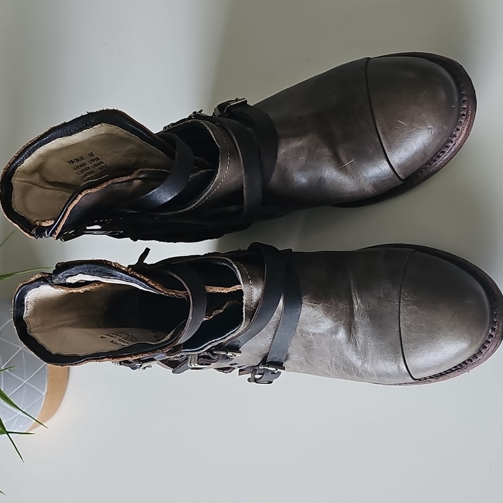 Freebird Crue Distressed Grey Leather Boots with Buckles - Picture 6 of 14